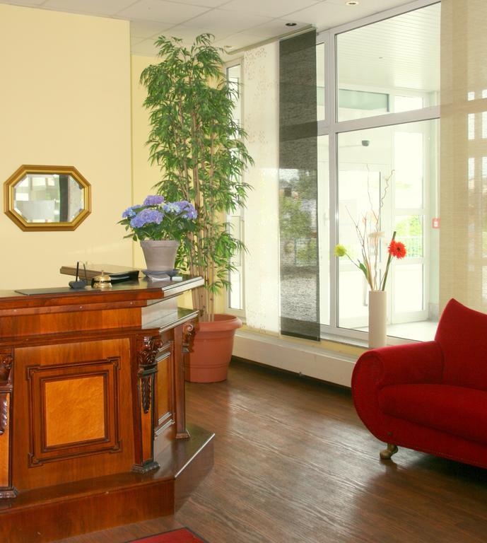 Atrium Hotel Криммичау Экстерьер фото